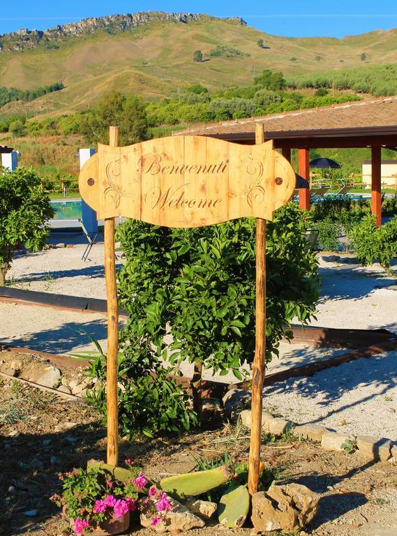 Tenuta Lanza Il Mulino Acquaviva Platani Екстериор снимка