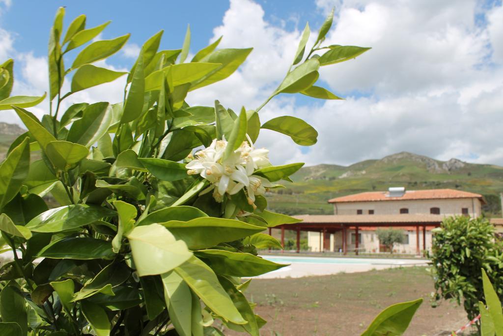 Tenuta Lanza Il Mulino Acquaviva Platani Екстериор снимка
